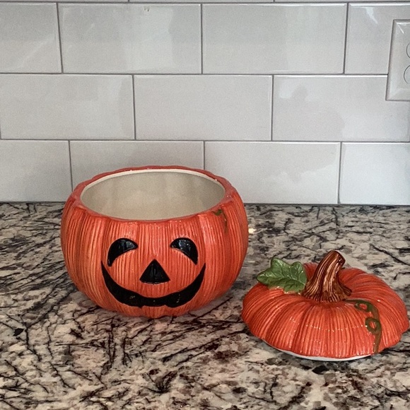 Ceramic Pumpkin Cookie Jar, good condition. - Picture 4 of 8